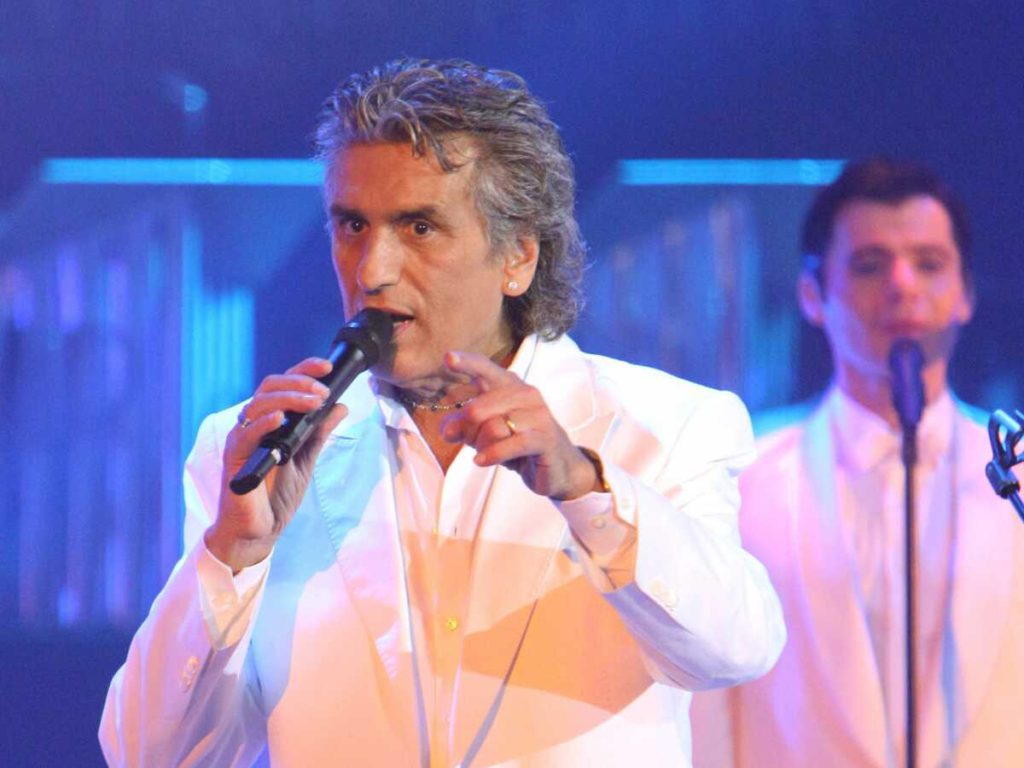  Italian singer Toto Cutugno, known for his iconic songs and international influence, has passed away at 80. Explore his impactful musical journey.

