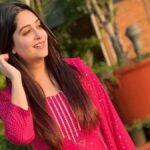 "TV star Dipika Kakar urges fans to stay cautious. Her advice: 'Don't accept COD parcels blindly.' Learn how to protect yourself from this scam."