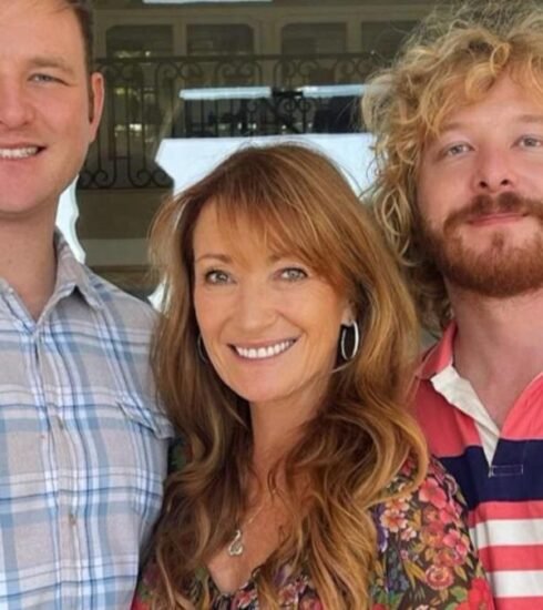 "Renowned actress Jane Seymour shares a rare family moment, capturing her 27-year-old twin sons, Kristopher and John, in a heartwarming snapshot."