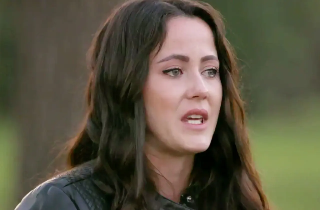  Teen Mom 2 star Jenelle Evans opens up about her strained relationship with her mother and defends her husband, David Eason, against recent abuse allegations.
