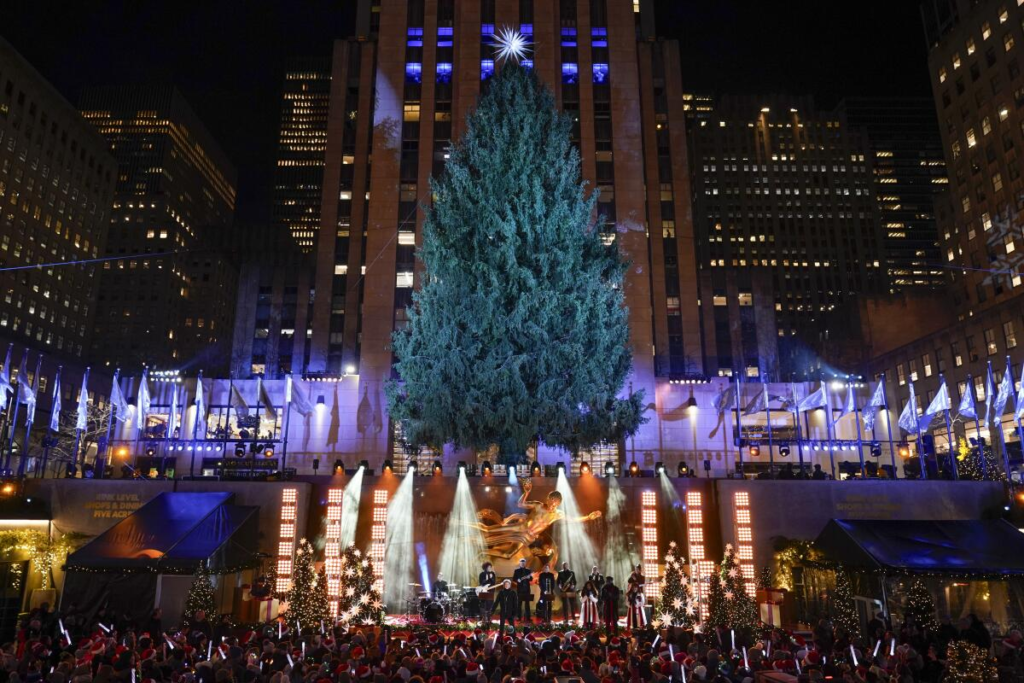  "Get the latest on the 91st Rockefeller Christmas tree lighting. Kelly Clarkson hosts with star-studded performances from Cher, Barry Manilow, and more."