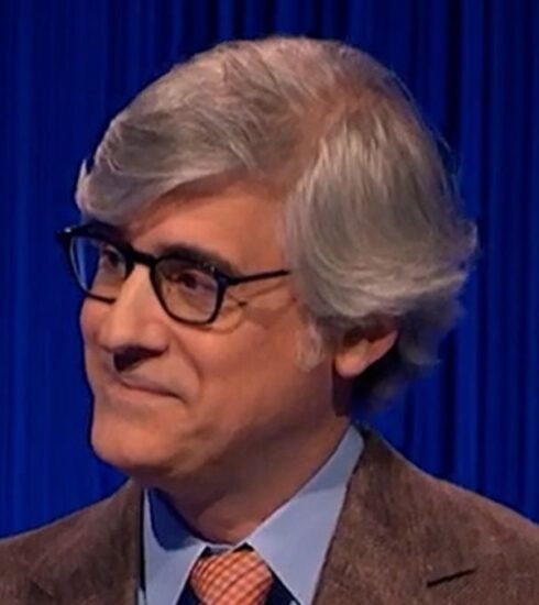 "Discover the dramatic turn of events in Celebrity Jeopardy! as Mo Rocca advances to the finals, leaving fans in awe of Rachel Dratch's surprising decision."