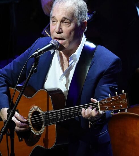 Renowned musician Paul Simon shares his journey from hearing loss to musical ease, expressing joy in singing and playing instruments once again.