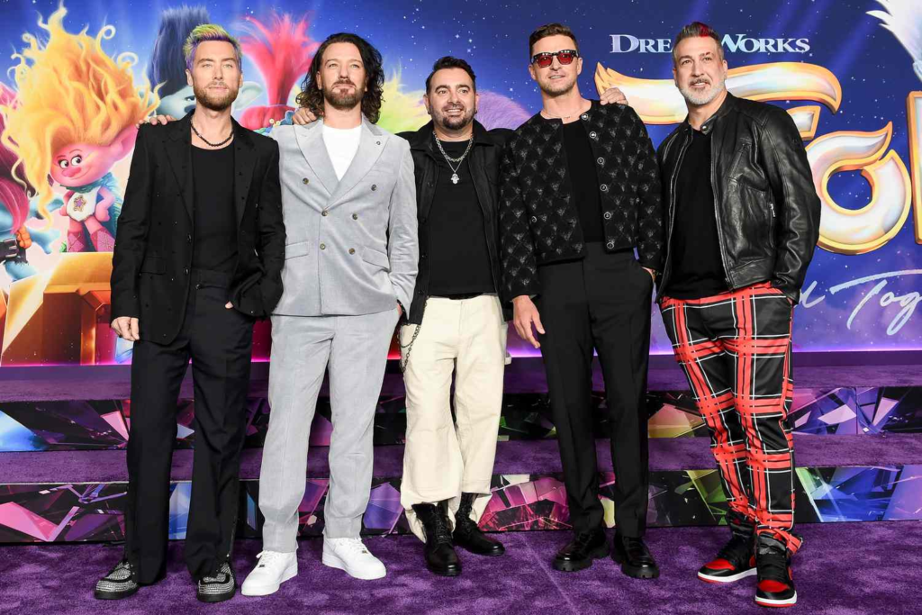 Justin Timberlake astonishes fans as he joins former *NSYNC bandmates for an electrifying reunion during a concert in Los Angeles.







