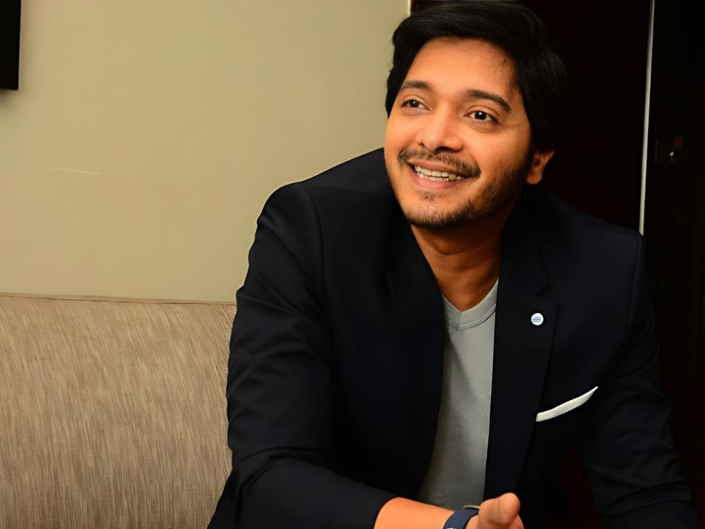 Actor Shreyas Talpade expresses sincere appreciation towards Akshay Kumar, acknowledging his invaluable support and mentorship. Read on for their touching interaction.