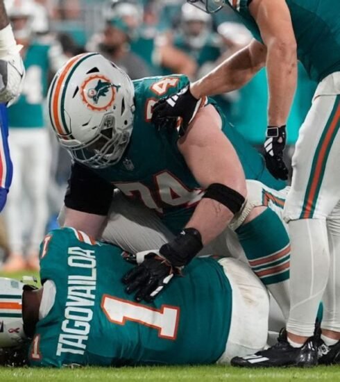 In a disappointing turn for the Miami Dolphins, quarterback Tua Tagovailoa was forced to leave the game against the Buffalo Bills due to a concussion. This injury not only affected the game’s outcome but also raises concerns about Tagovailoa’s health and the Dolphins’ future performance.