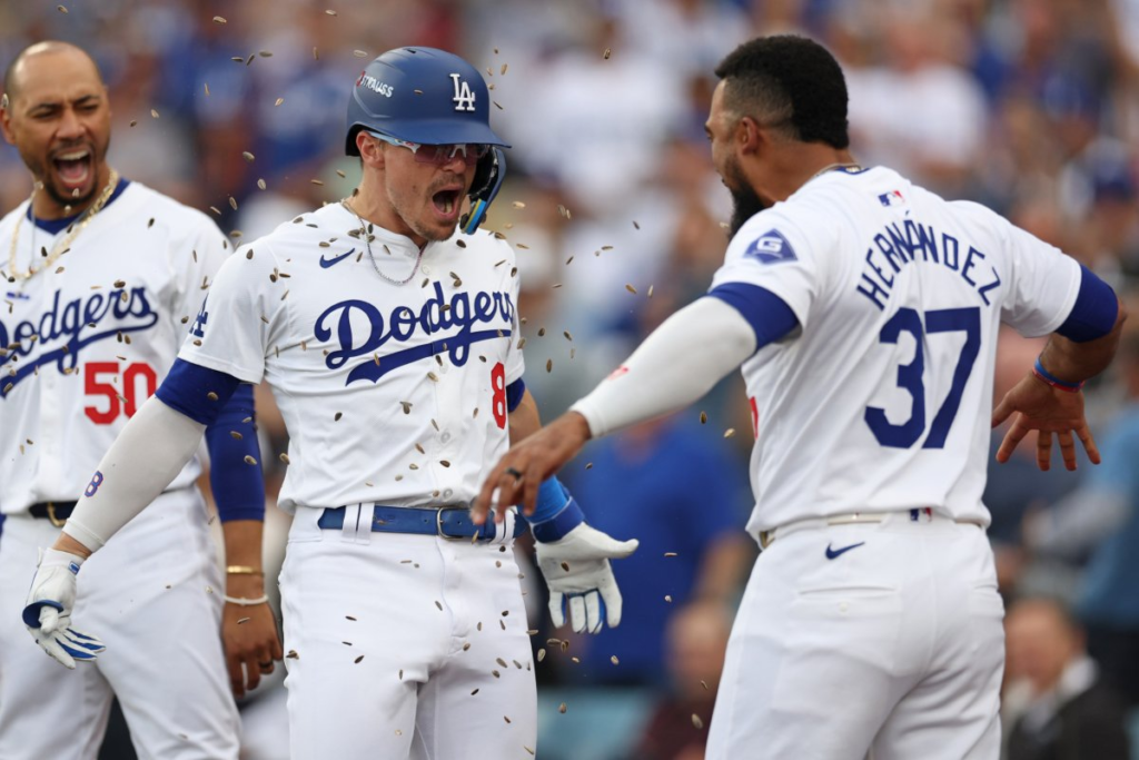 In an electrifying start to the game, Kiké Hernández blasted a solo home run, giving the Los Angeles Dodgers a 1-0 lead over the San Diego Padres. The early run sets the tone for a competitive matchup as both teams vie for crucial standings in the MLB. With Hernández's power at the plate, the Dodgers look to capitalize on this momentum and secure a vital victory against their division rivals.






